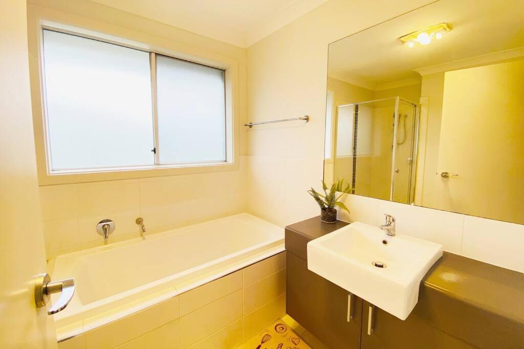 Kellyville 5Br Near Park And Shopping Mall Dış mekan fotoğraf